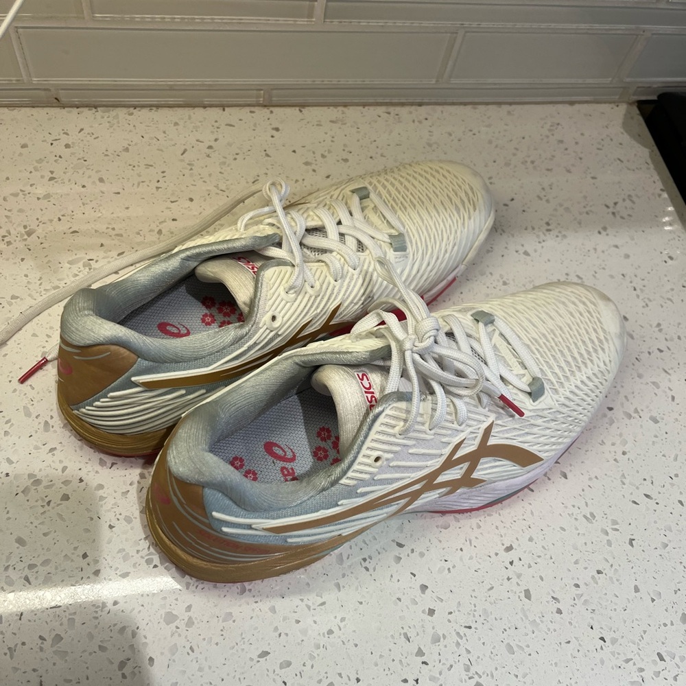 Asics tennis shoes